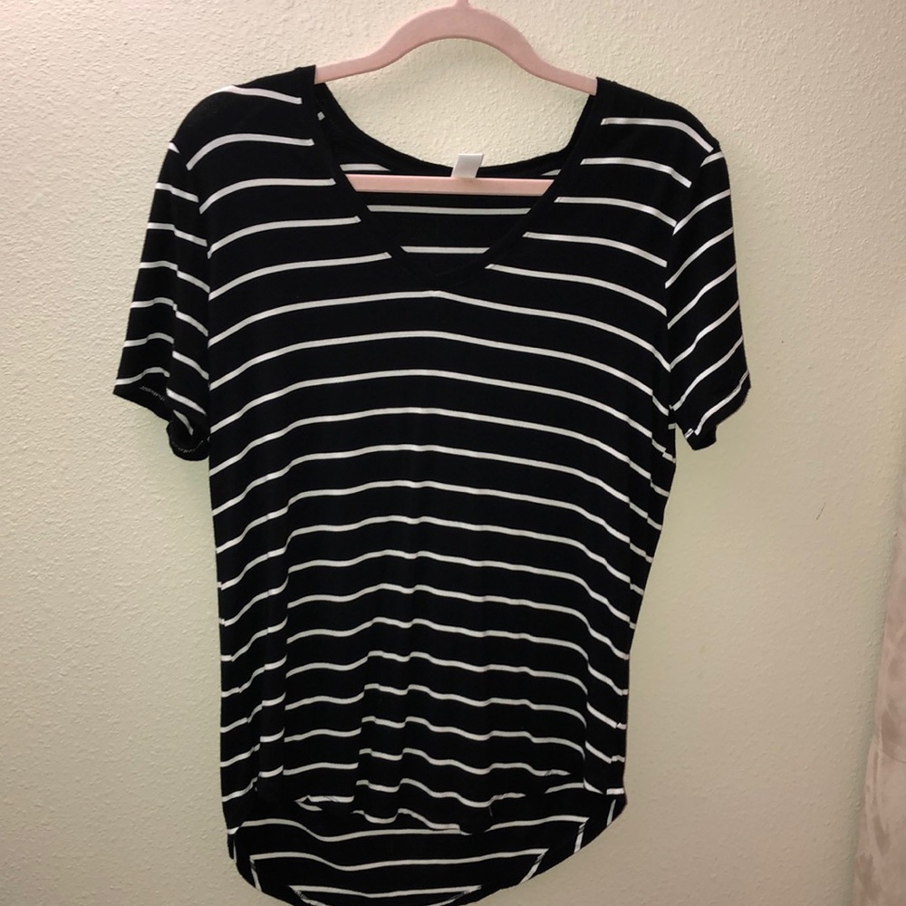 Old navy luxe v-neck so soft!! 🖤